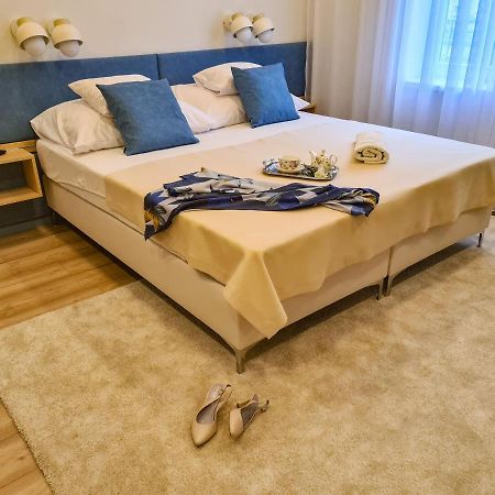 Ditlin Apartmanok Pápa Buitenkant foto