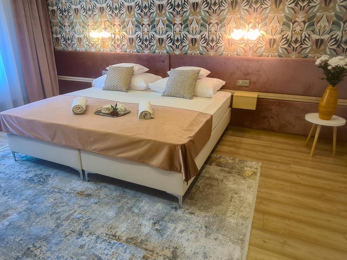 Ditlin Apartmanok Pápa Buitenkant foto