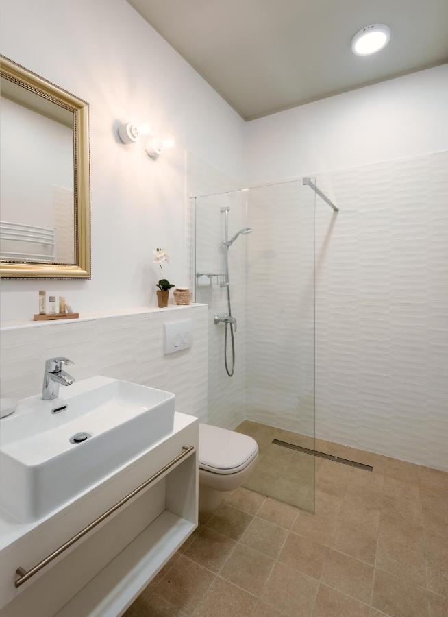 Ditlin Apartmanok Pápa Buitenkant foto